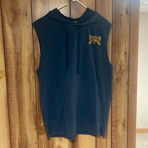 Men’s cutoff hooded workout shirt